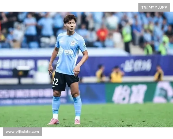 大连英博球员携手践行社会责任共建绿色环保新风尚